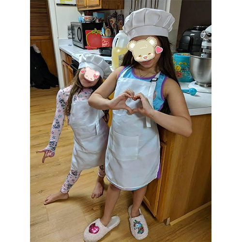 https://www.noveltyplace.com/wp-content/uploads/2019/07/Kid%E2%80%99s-Chef-Hat-Apron1-500x500.jpg